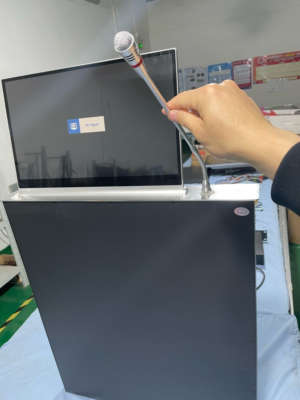 15.6/17.3/18.5/21.5/23.8 Monitor Lift för konferensrum
