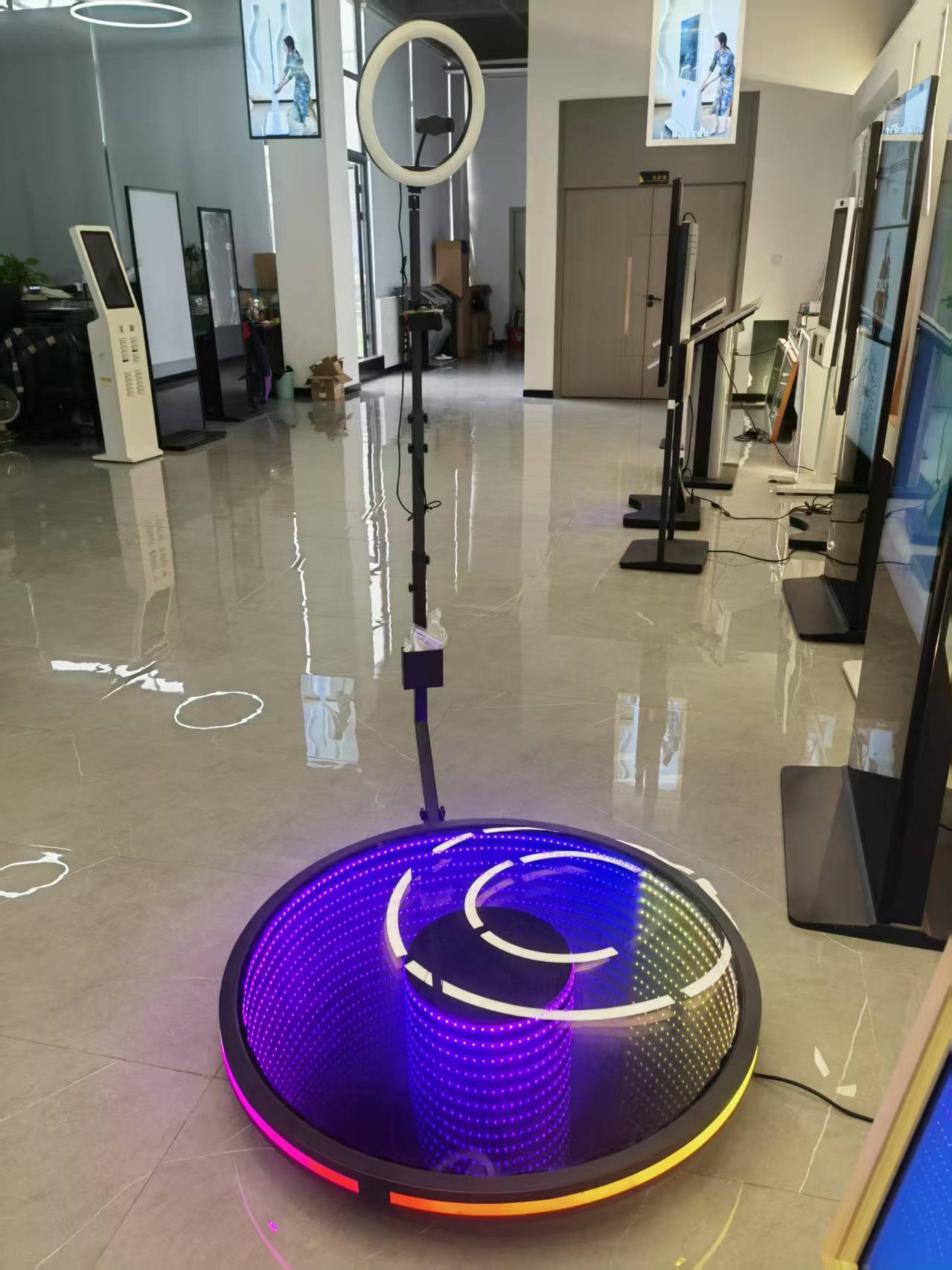 Hur förbättrar en spegel LCD-skärm digital skyltning och interaktion?